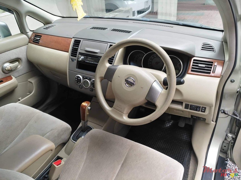 2005' Nissan Tiida photo #4