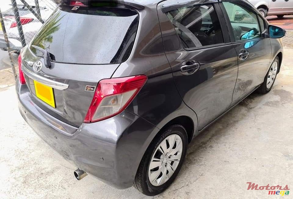 2012' Toyota Vitz photo #1