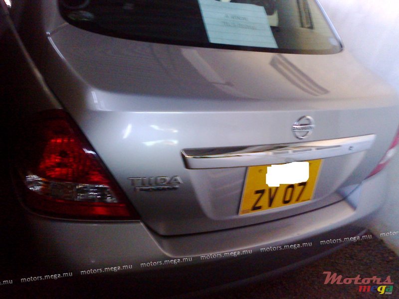 2007' Nissan Tiida Latio Saloon photo #3