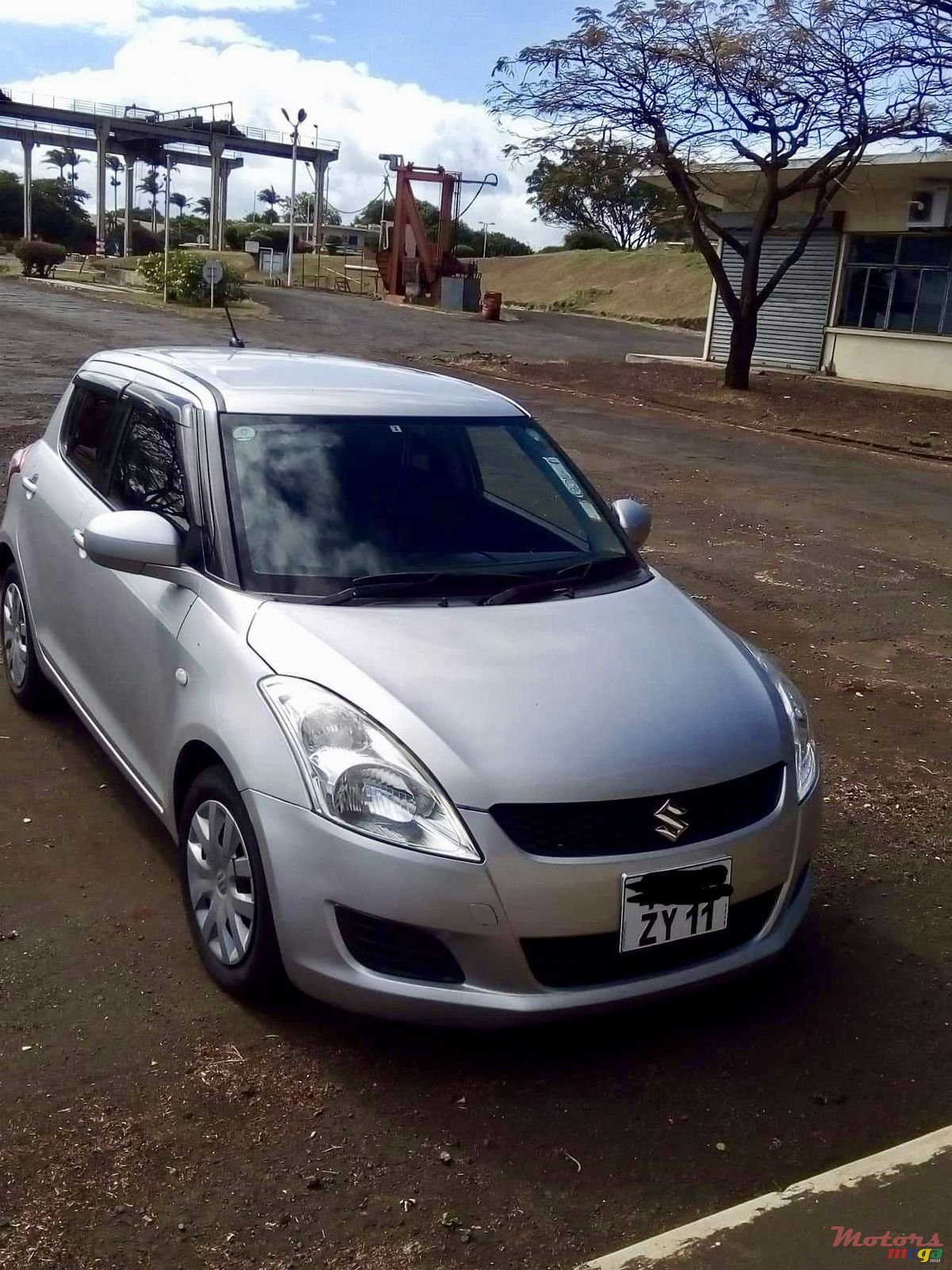 2011' Suzuki Swift photo #2