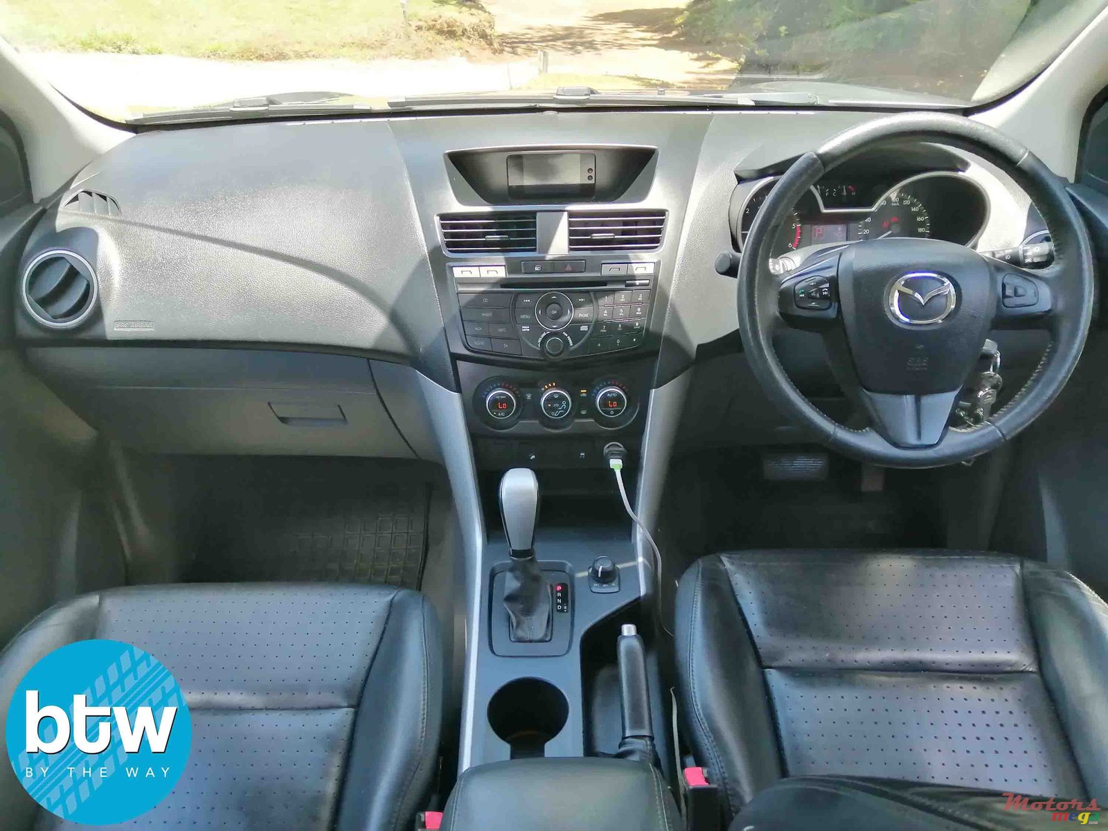 2015' Mazda BT-50 photo #6