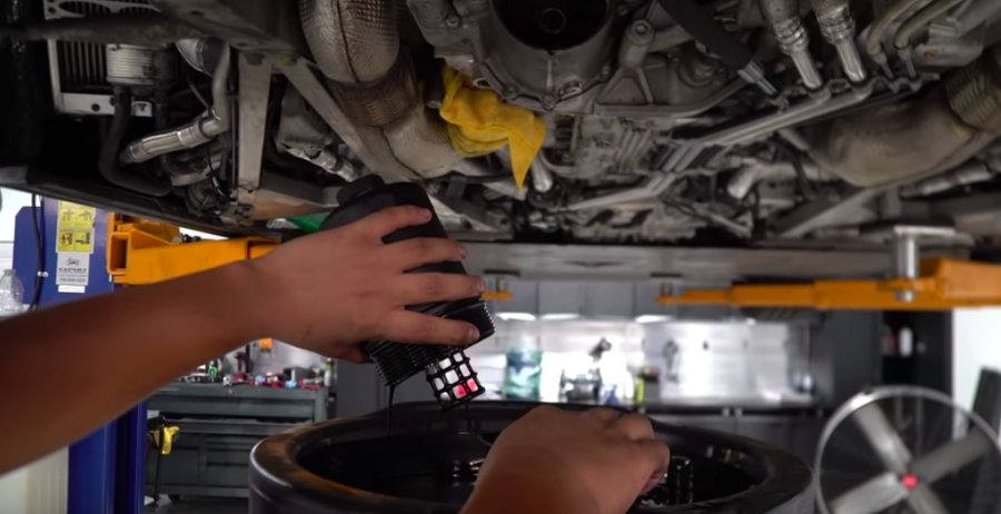 It’s complicated: Watch a Bugatti Veyron get a $21,000 oil change