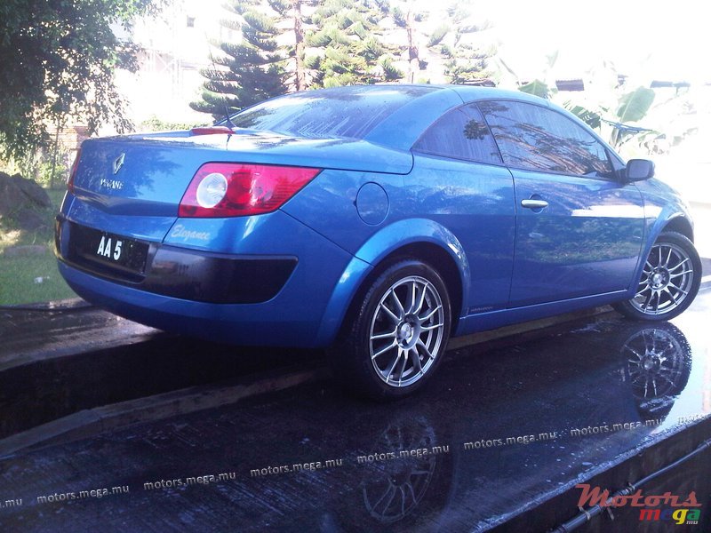 2006' Renault Megane Cabriolet photo #1