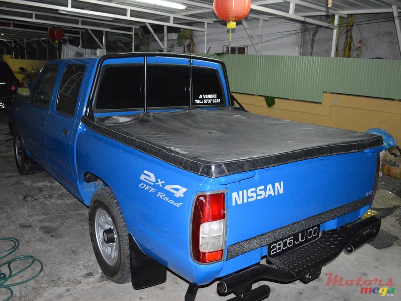 2000' Nissan Hardbody photo #3