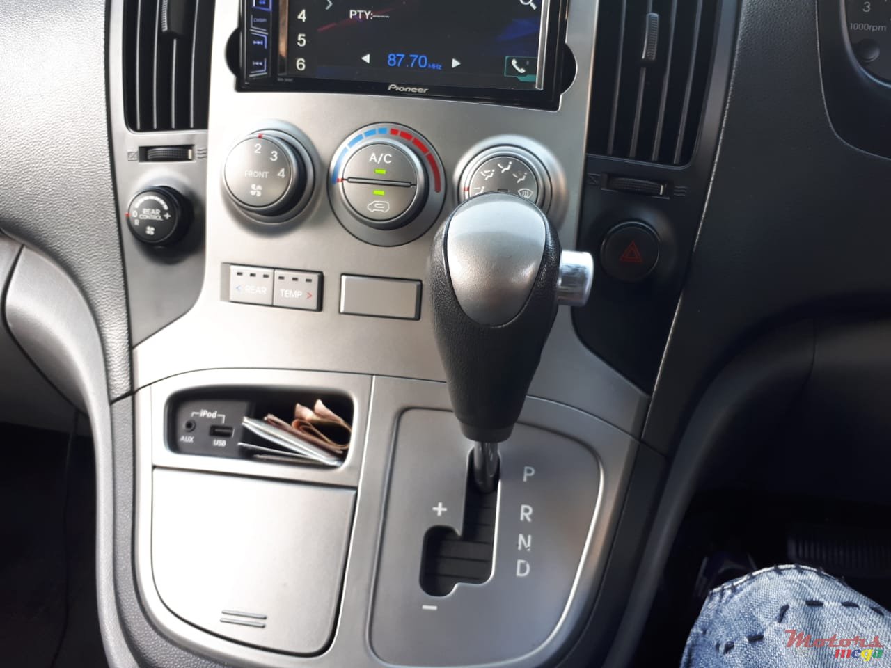 2016' Hyundai H-1 Automatic photo #6