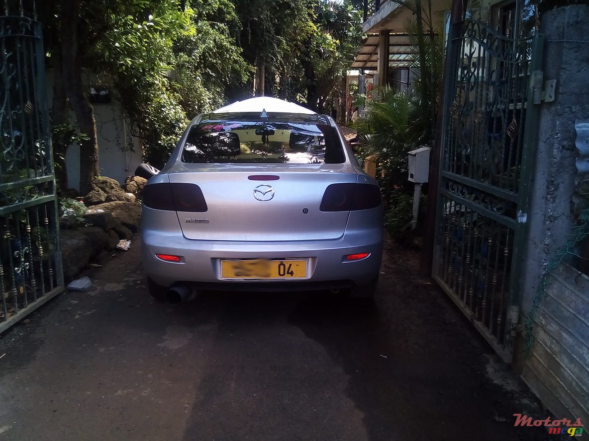 2004' Mazda Axela photo #5