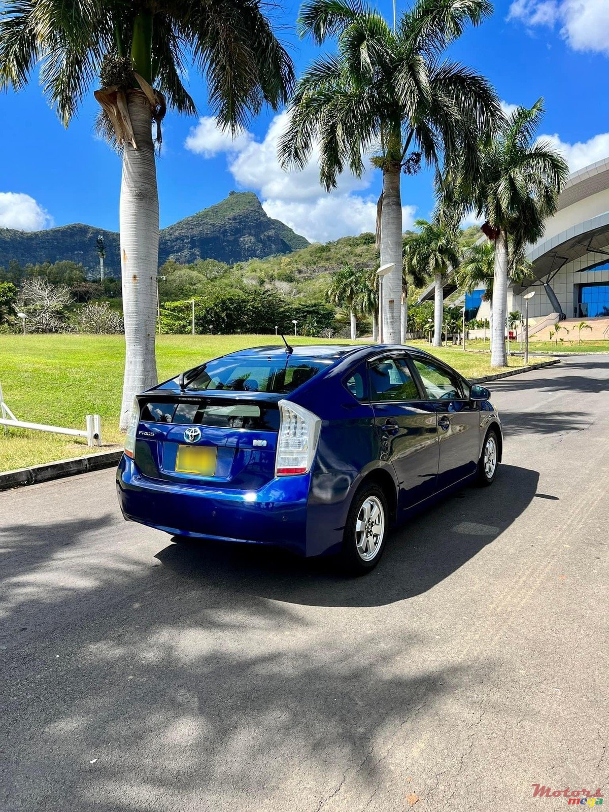 2010' Toyota Prius photo #5