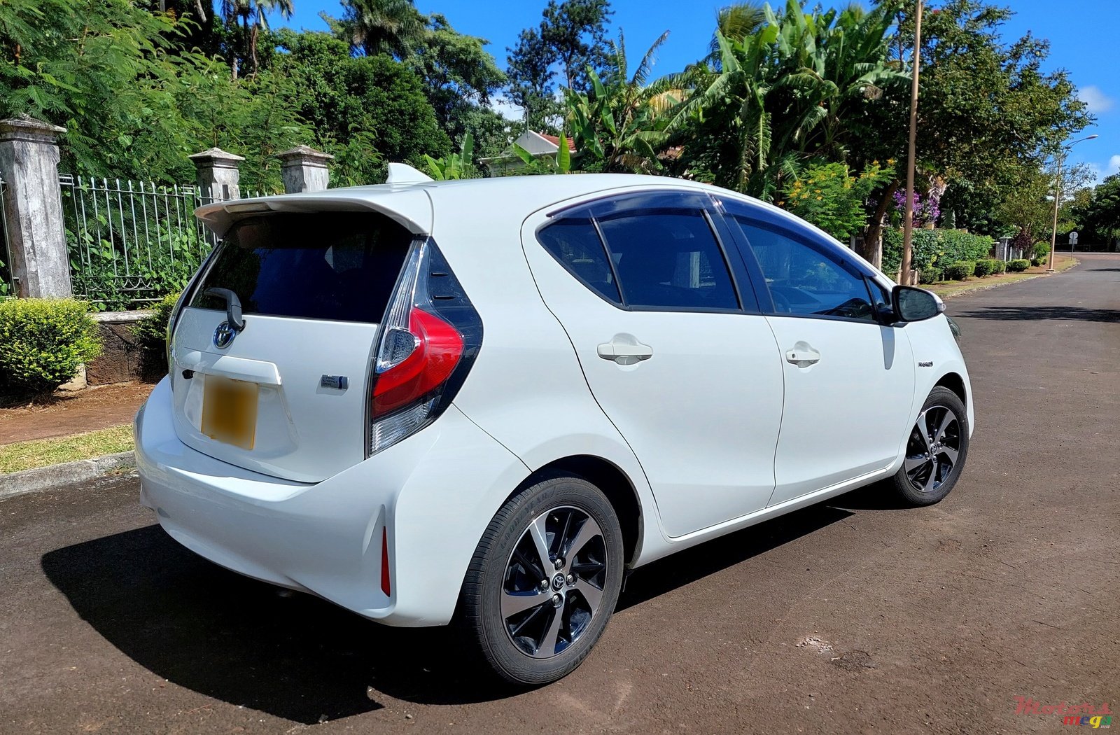 2018' Toyota Aqua 1400 photo #2