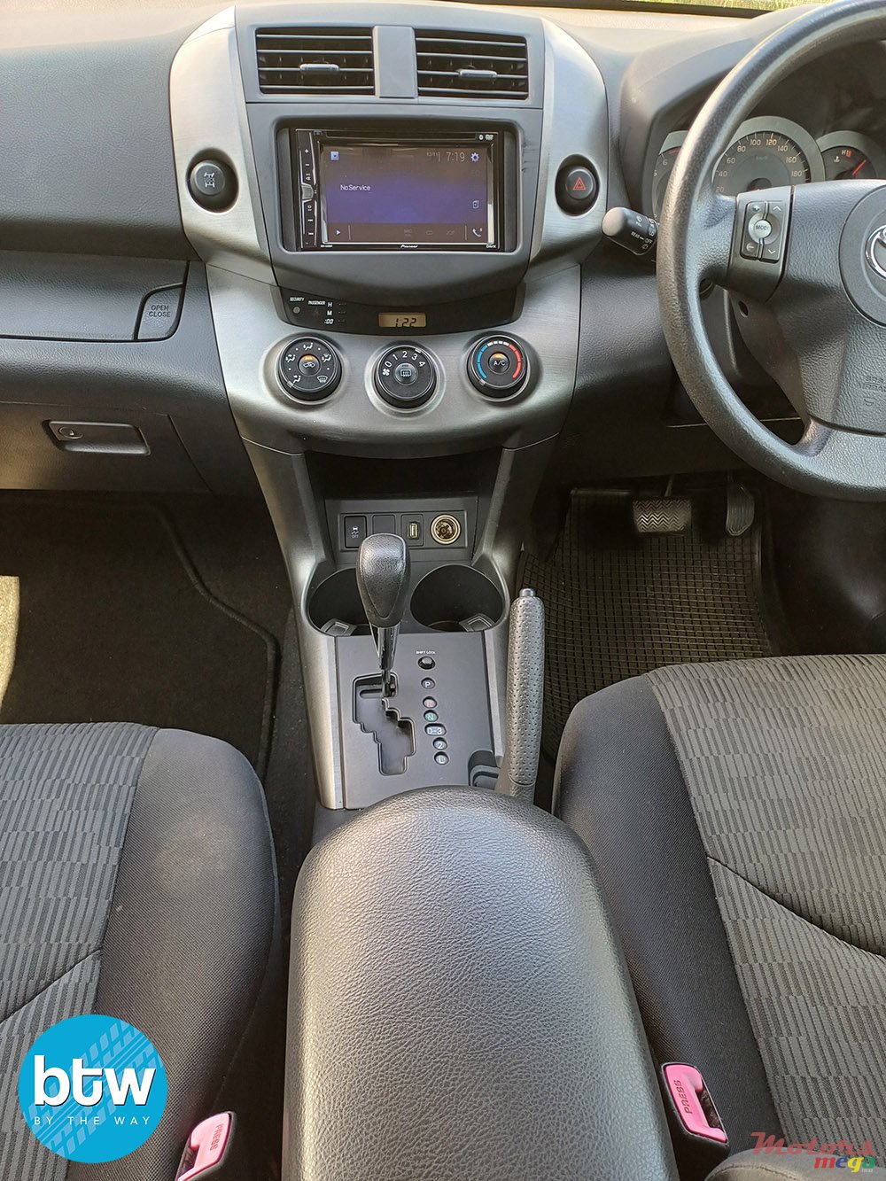 2012' Toyota RAV4 photo #7