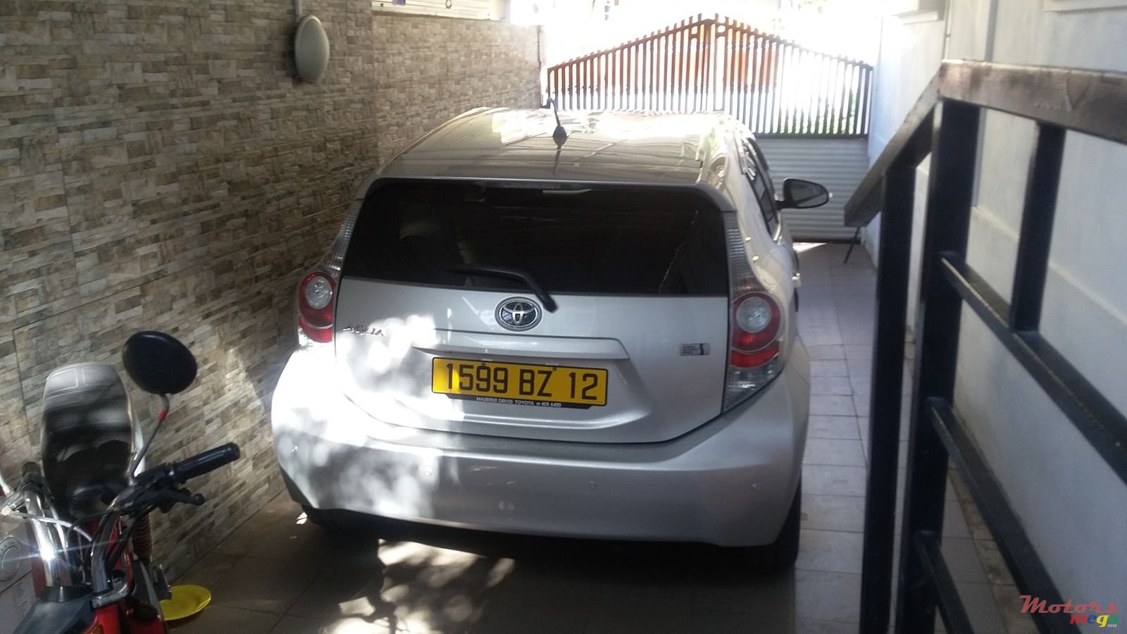 2012' Toyota Aqua photo #4