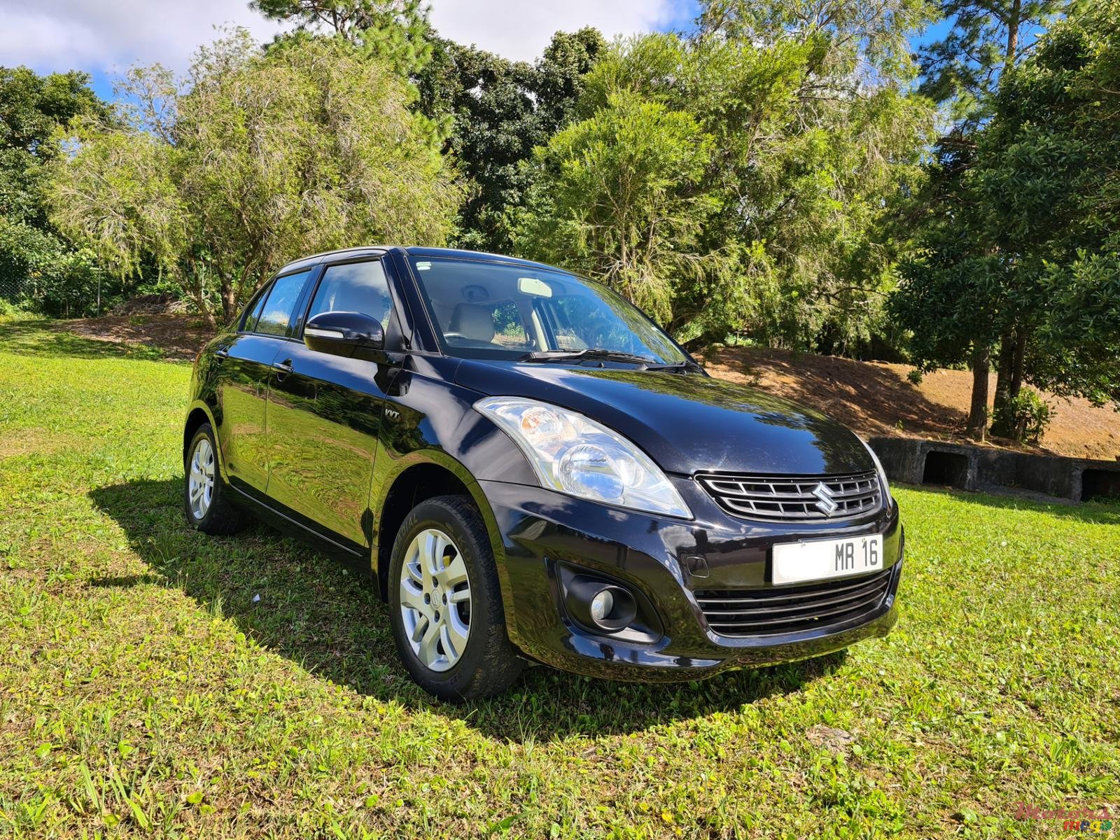 2016' Suzuki Swift DZIRE AUTOMATIC photo #2