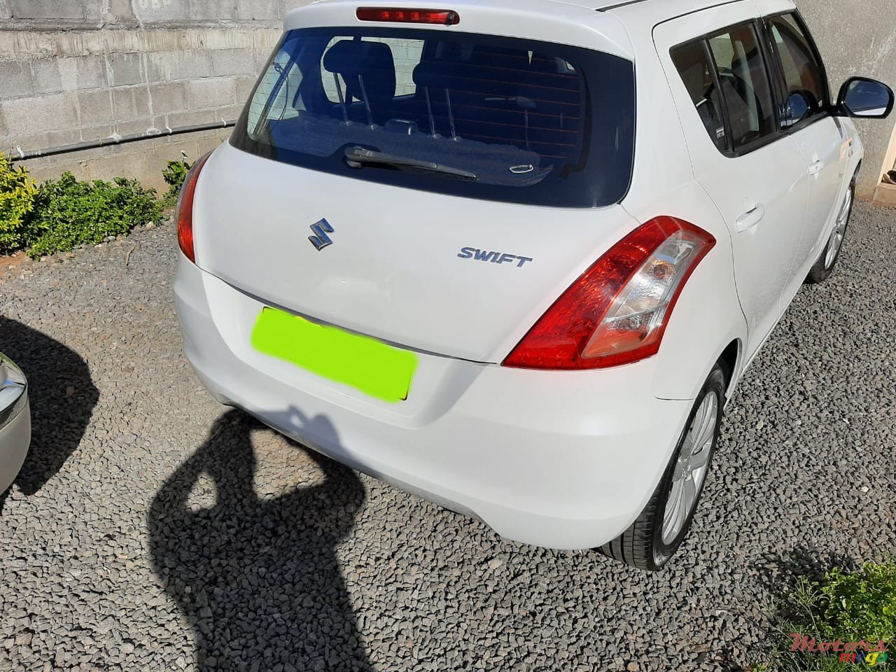 2015' Suzuki Swift photo #2