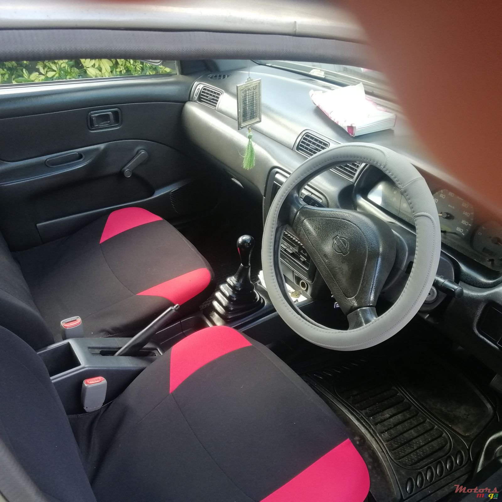 2000' Nissan Sunny photo #3