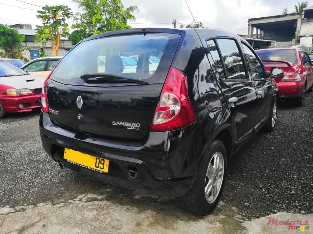 2009' Renault Sandero photo #5