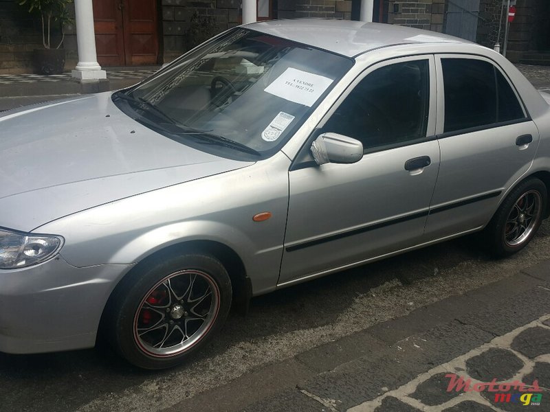 2001' Mazda 323 photo #1