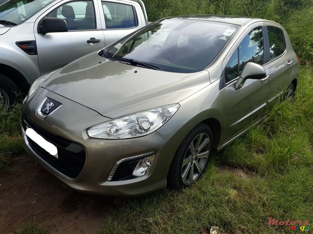 2011' Peugeot 308 Automatic & Panoramic! photo #1