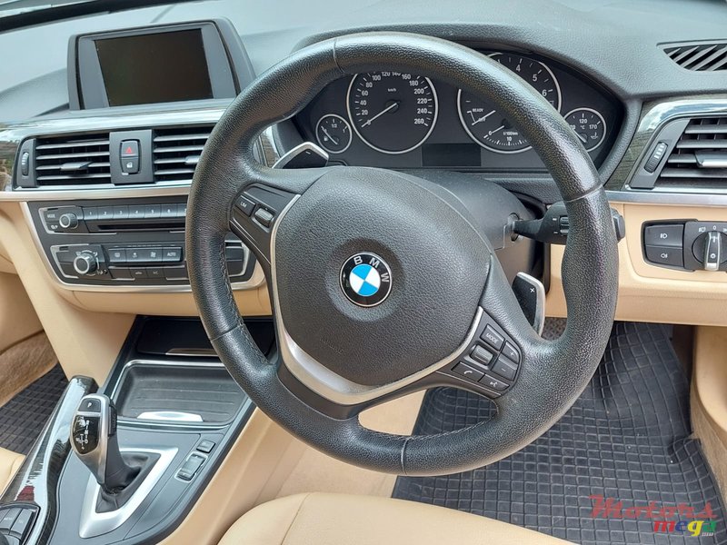 2014' BMW 3 Series Sports drive Gran Turismo 320i photo #7
