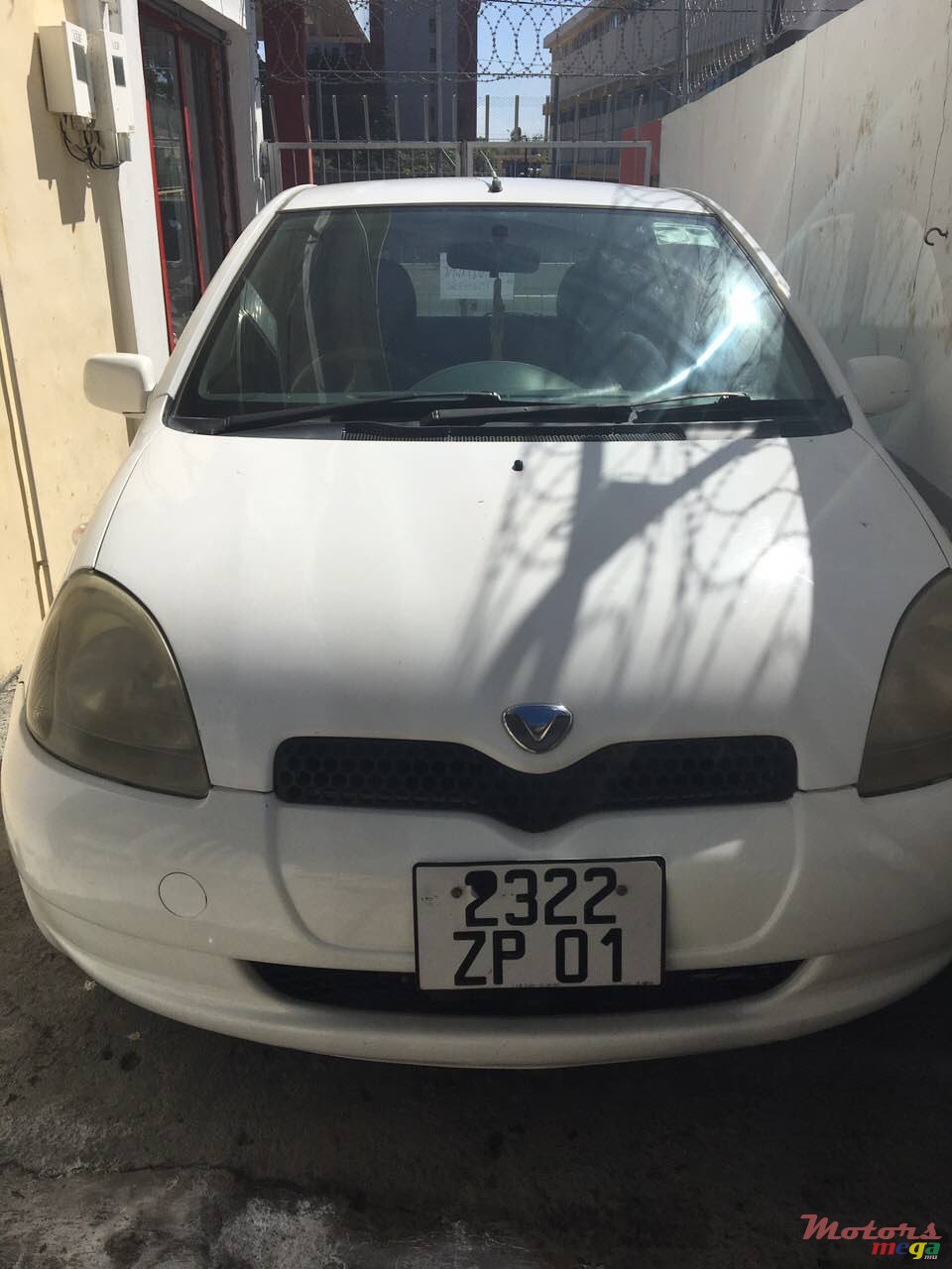2001' Toyota Vitz photo #1