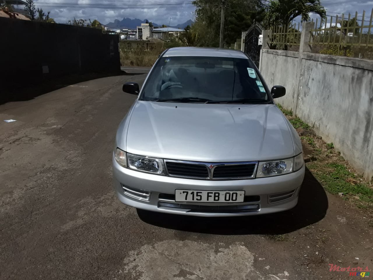 2000' Mitsubishi Lancer photo #2