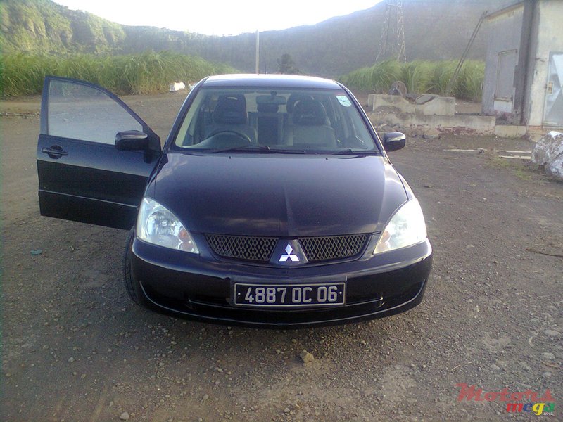 2006' Mitsubishi Lancer photo #2