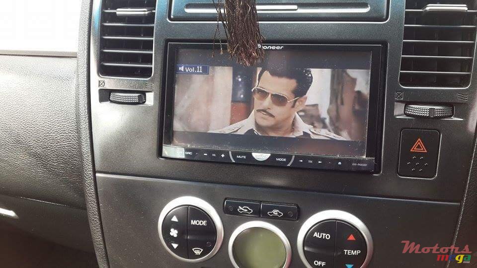 2006' Nissan Tiida photo #4