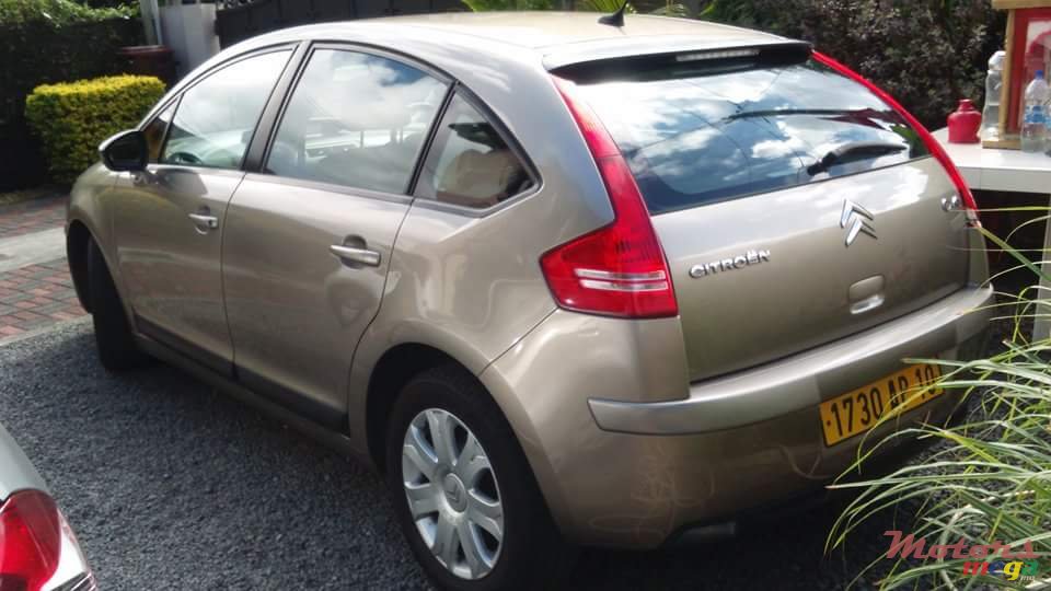 2010' Citroen C4 photo #3