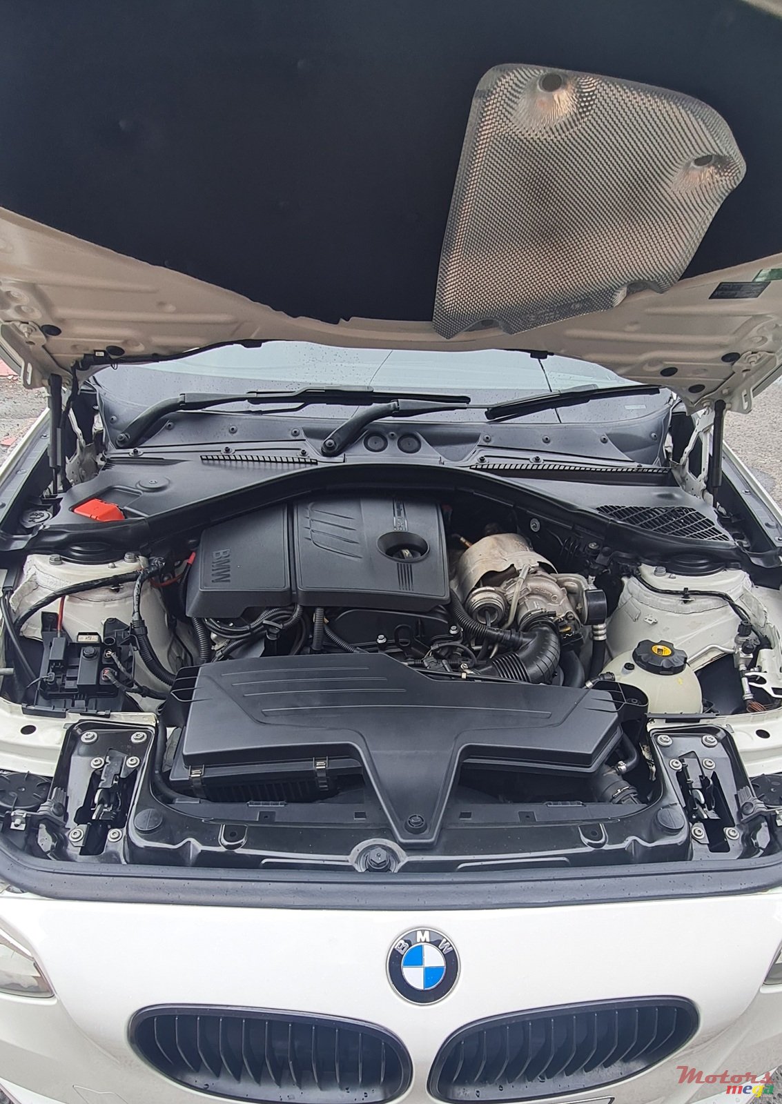 2013' BMW 1 Series 5 Door photo #2