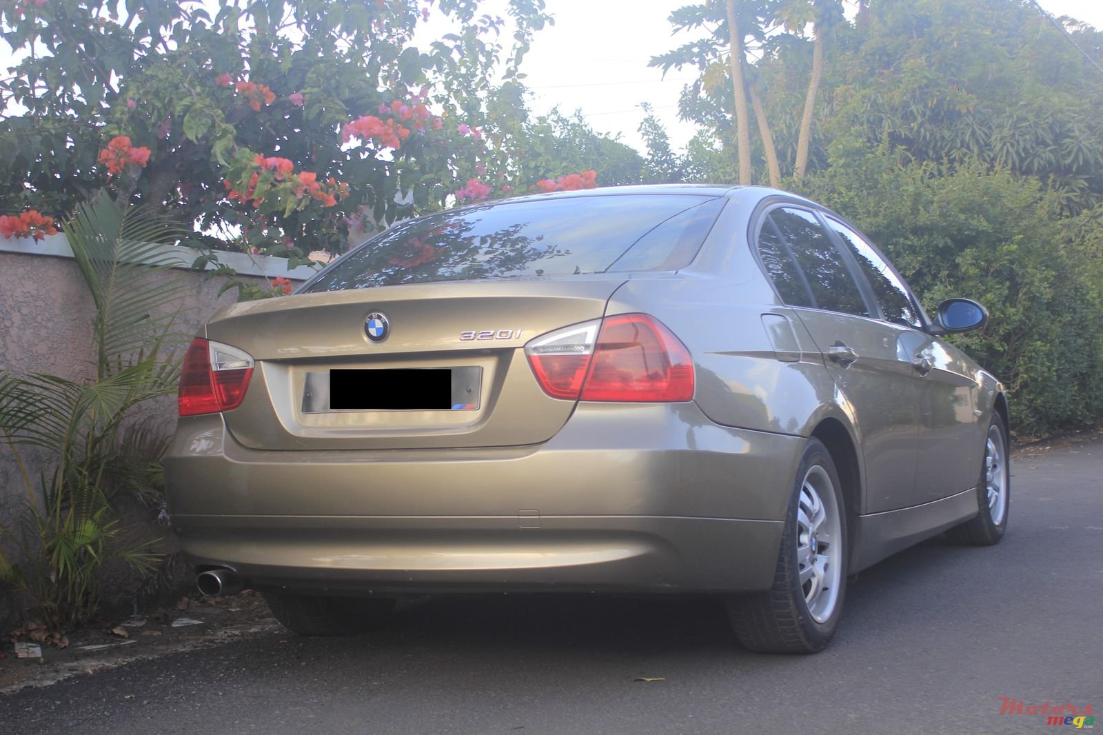 2006' BMW 3 Series 320i E90 photo #5