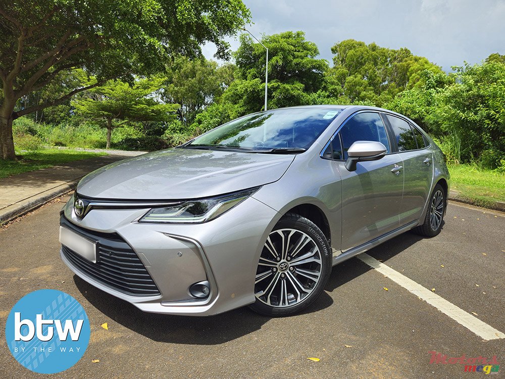 2022' Toyota Corolla photo #2