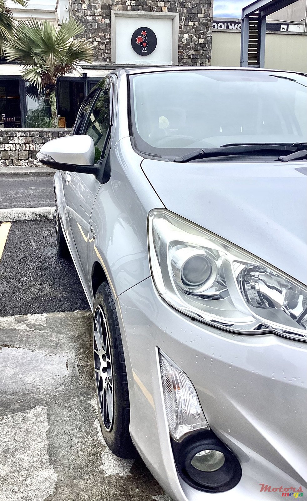 2015' Toyota Aqua photo #2