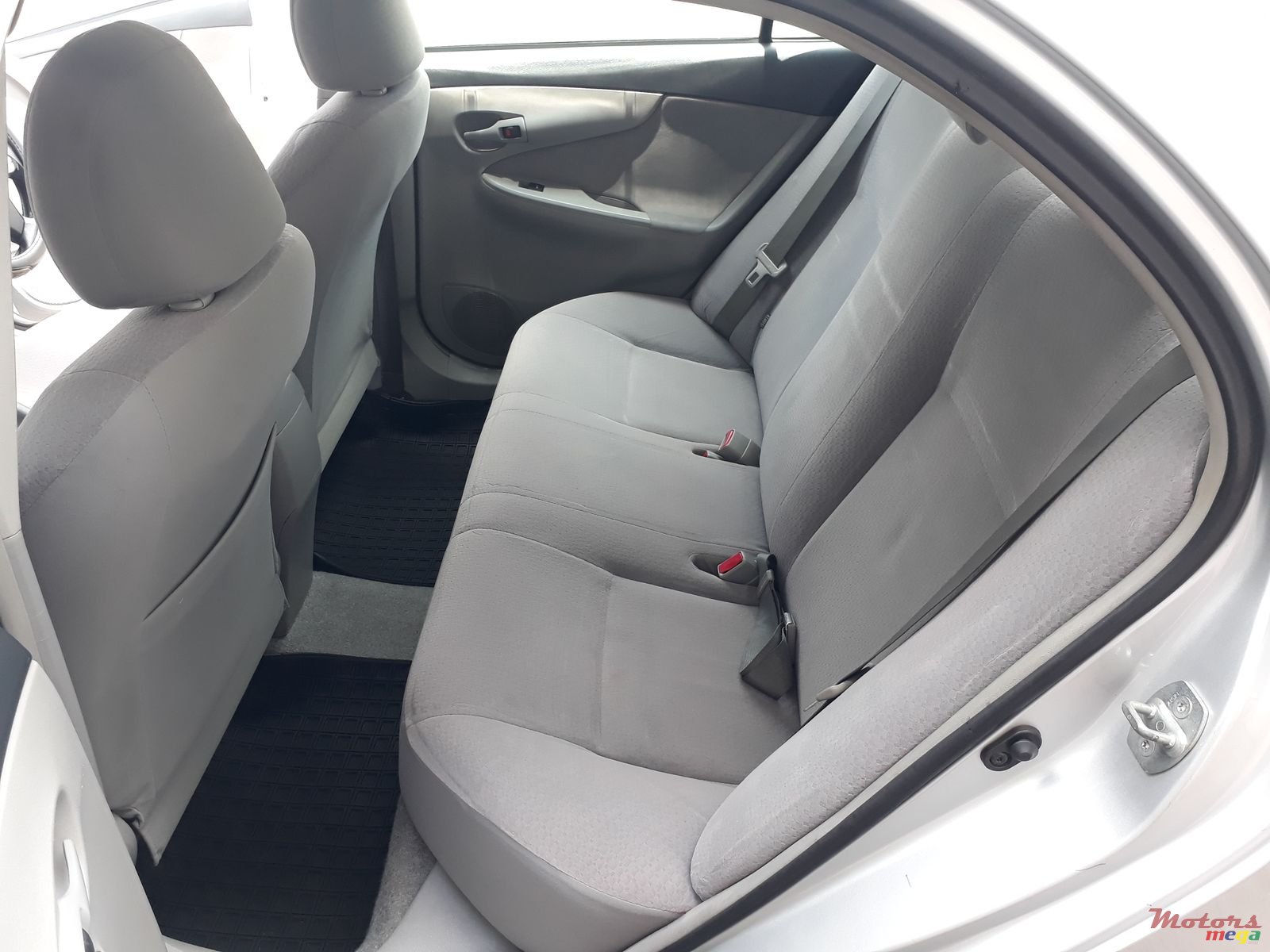 2010' Toyota Axio photo #3