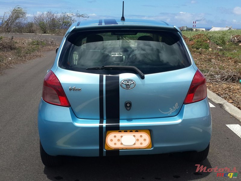 2007' Toyota Vitz photo #3