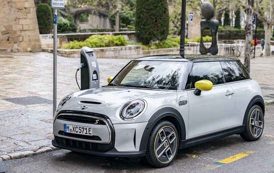 BMW recalling 140,000 electric Mini Cooper SEs for battery issue