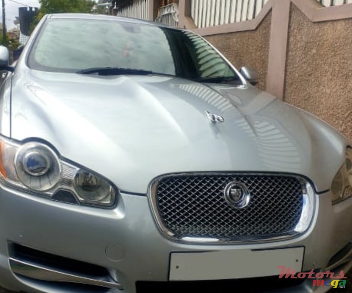 2011' Jaguar XF photo #2