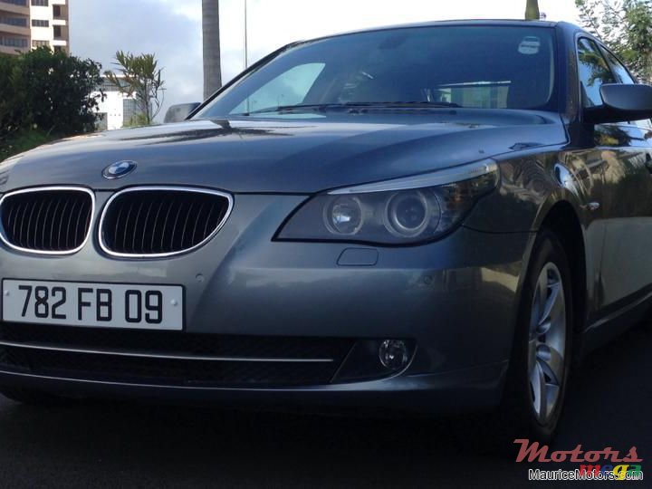 2009' BMW 520 lci photo #1