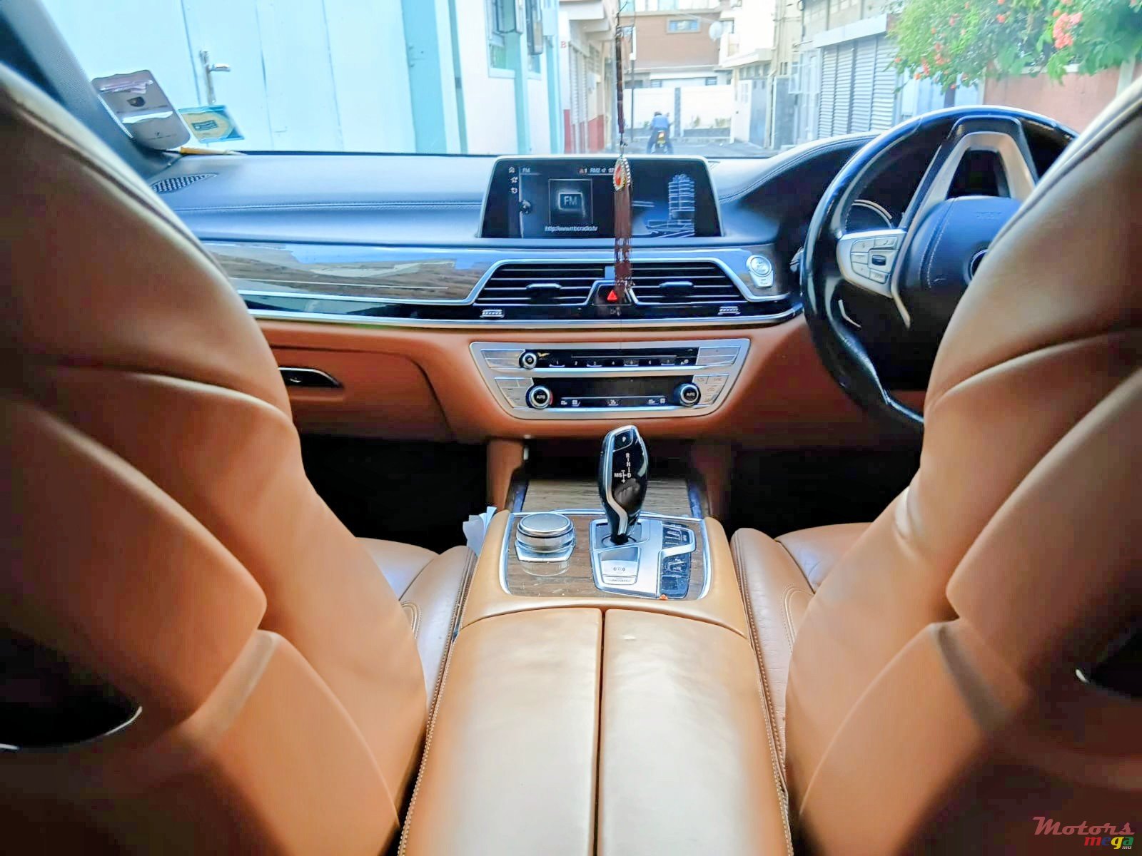 2016' BMW 730 photo #2