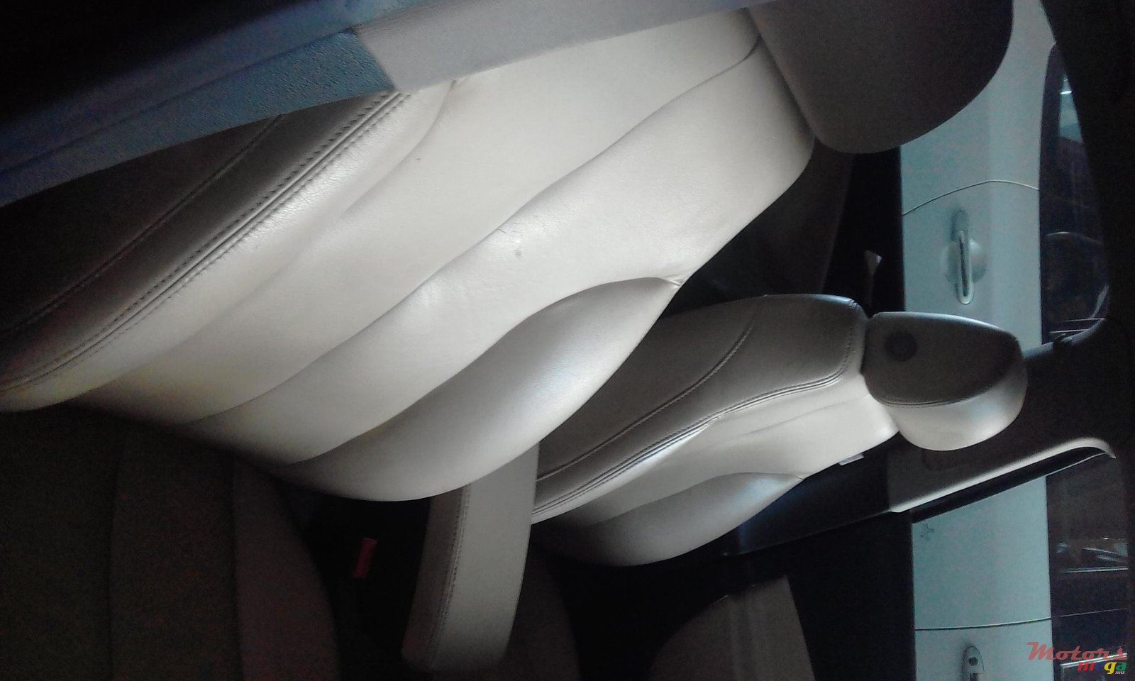 2010' Volkswagen Passat photo #3