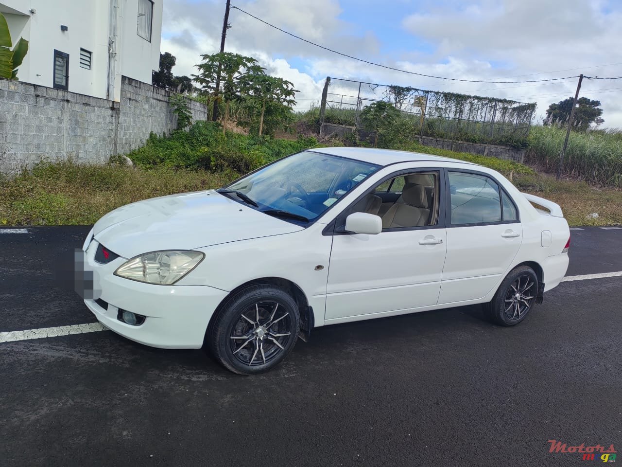 2005' Mitsubishi Lancer photo #2