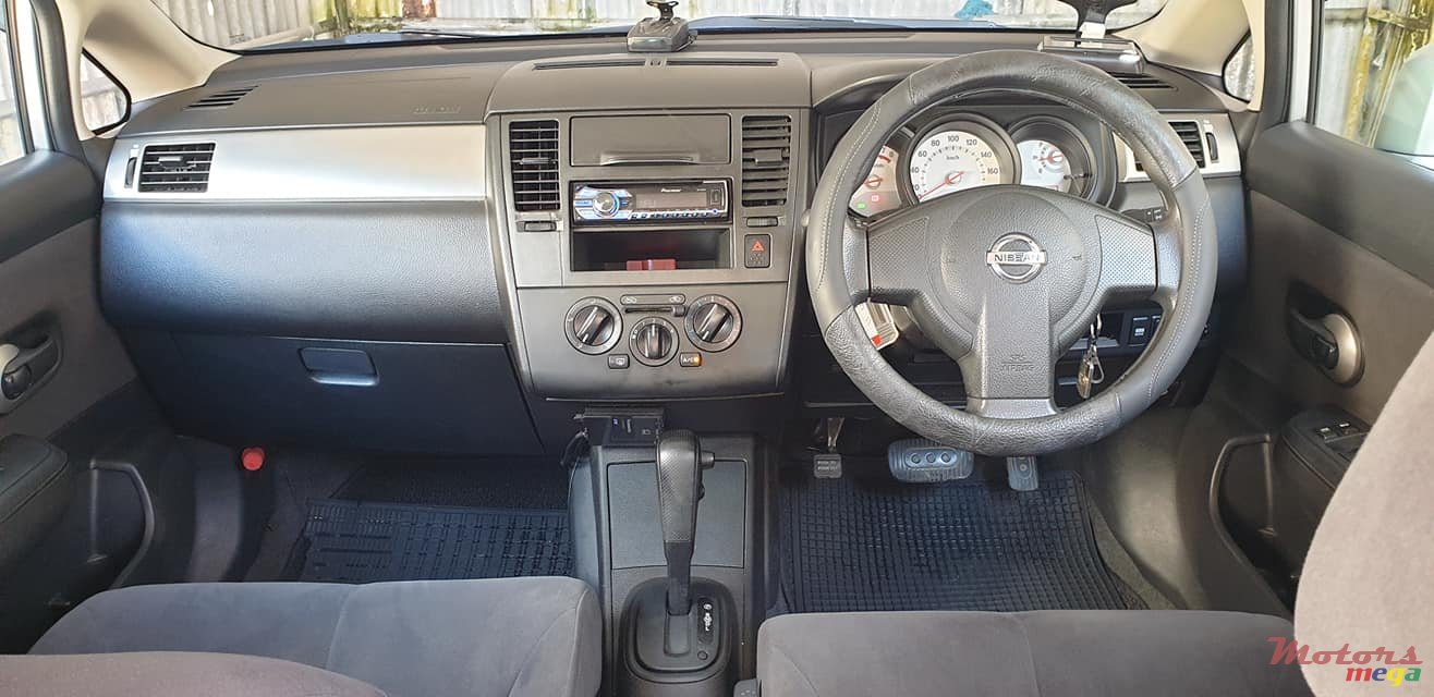 2011' Nissan Tiida photo #6