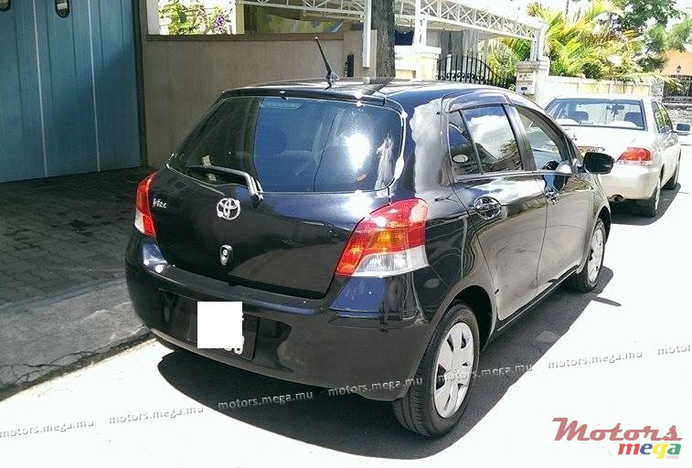 2008' Toyota Vitz photo #2
