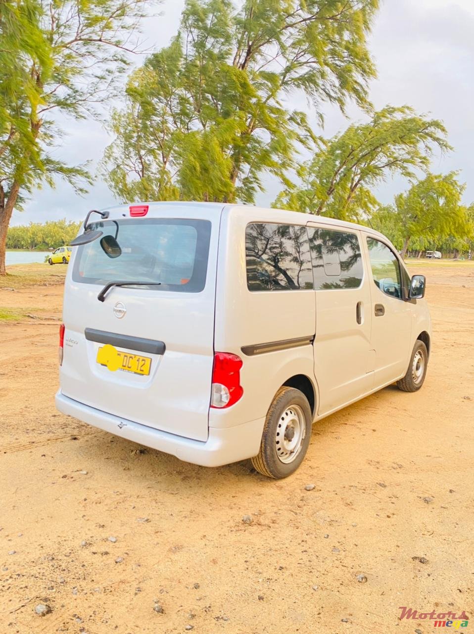 2012' Nissan NV200 photo #2