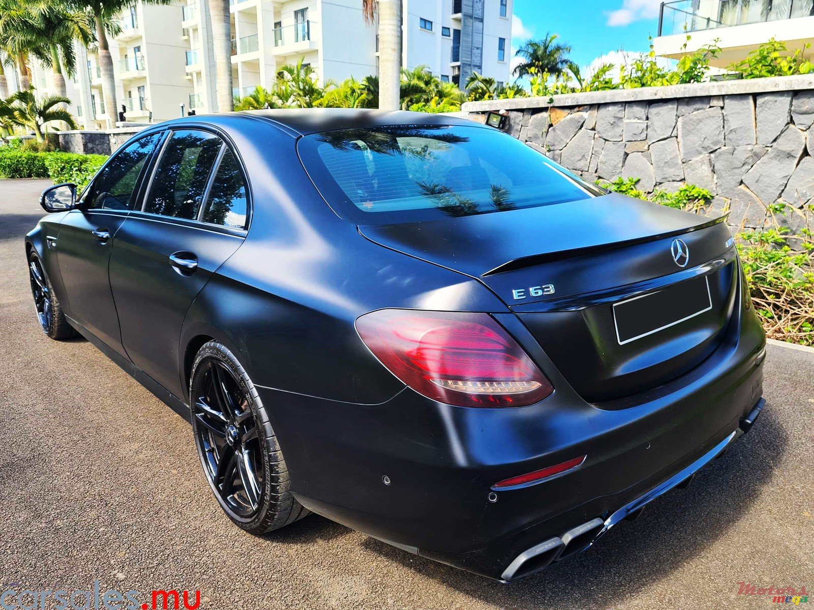 2017' Mercedes-Benz E 63 AMG V8 4Matic+ photo #3