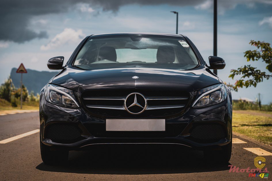 2016' Mercedes-Benz 300 photo #3