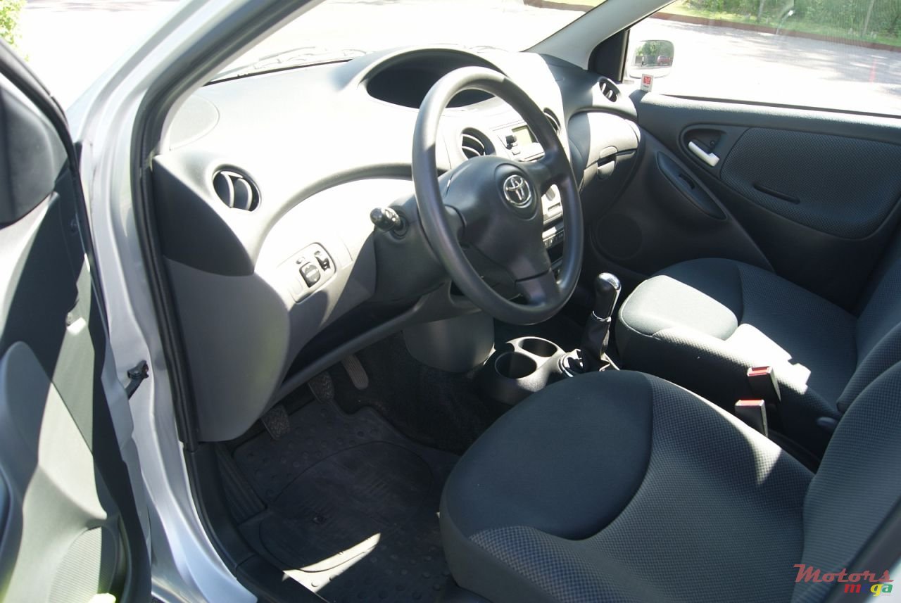 2005' Toyota Yaris 1.0 photo #3