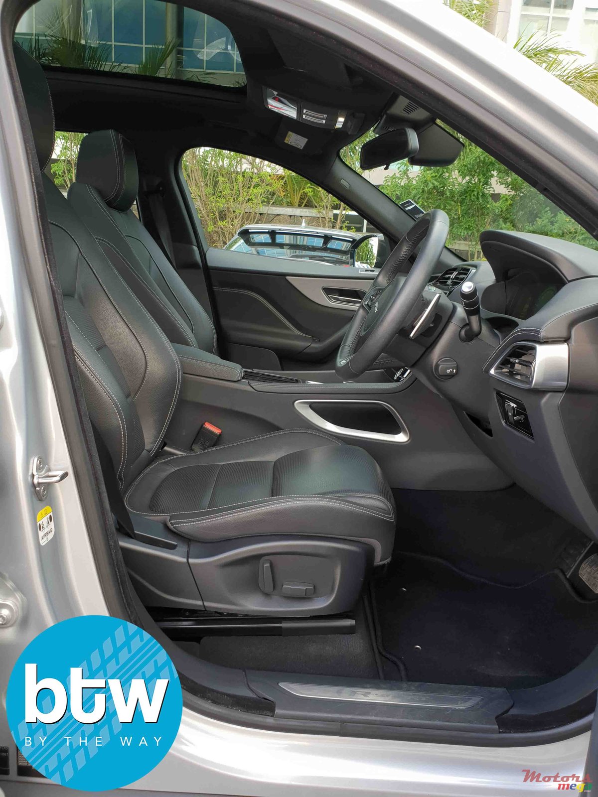 2017' Jaguar F-Type F-Pace photo #3