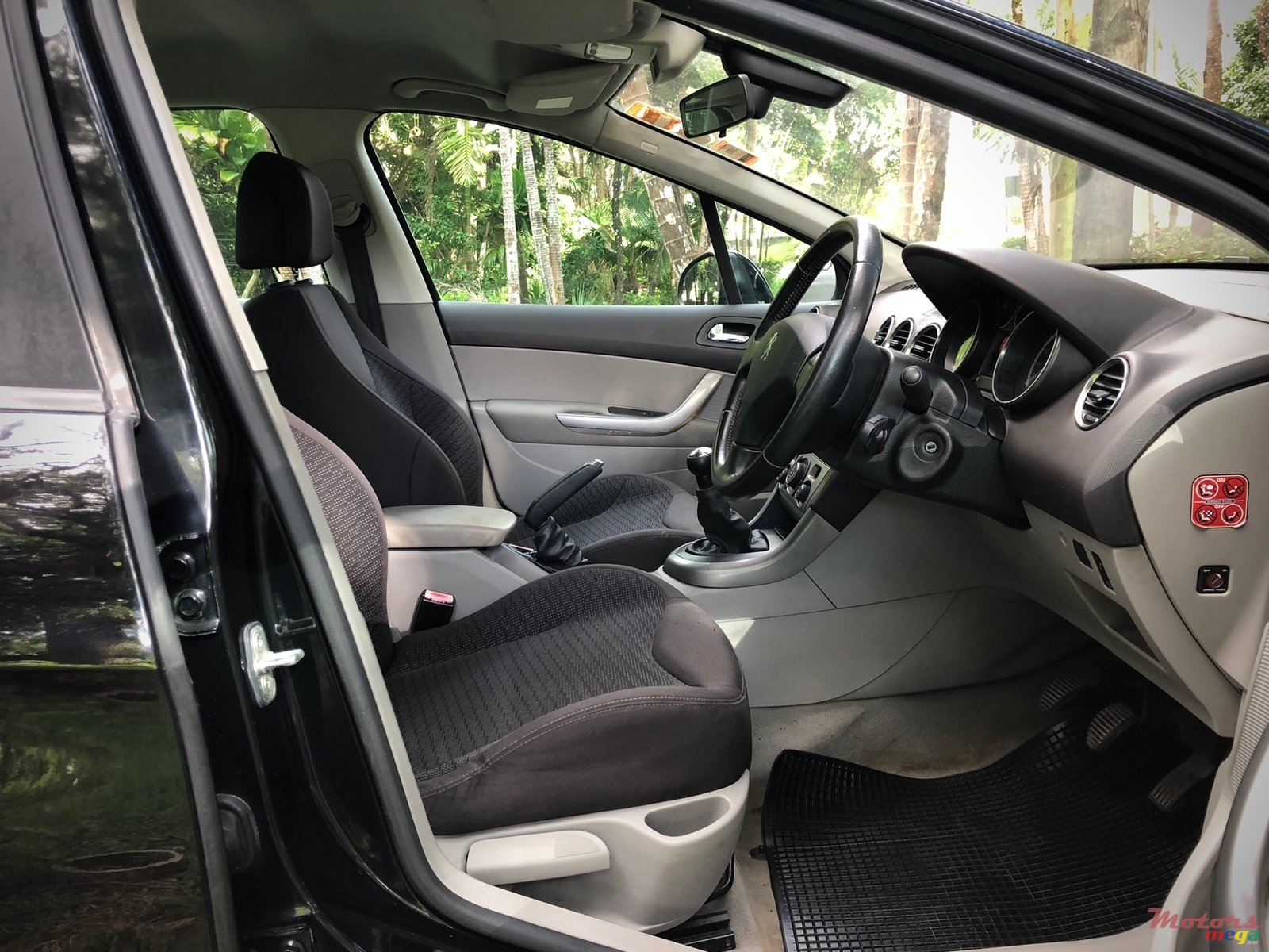 2010' Peugeot 308 photo #3