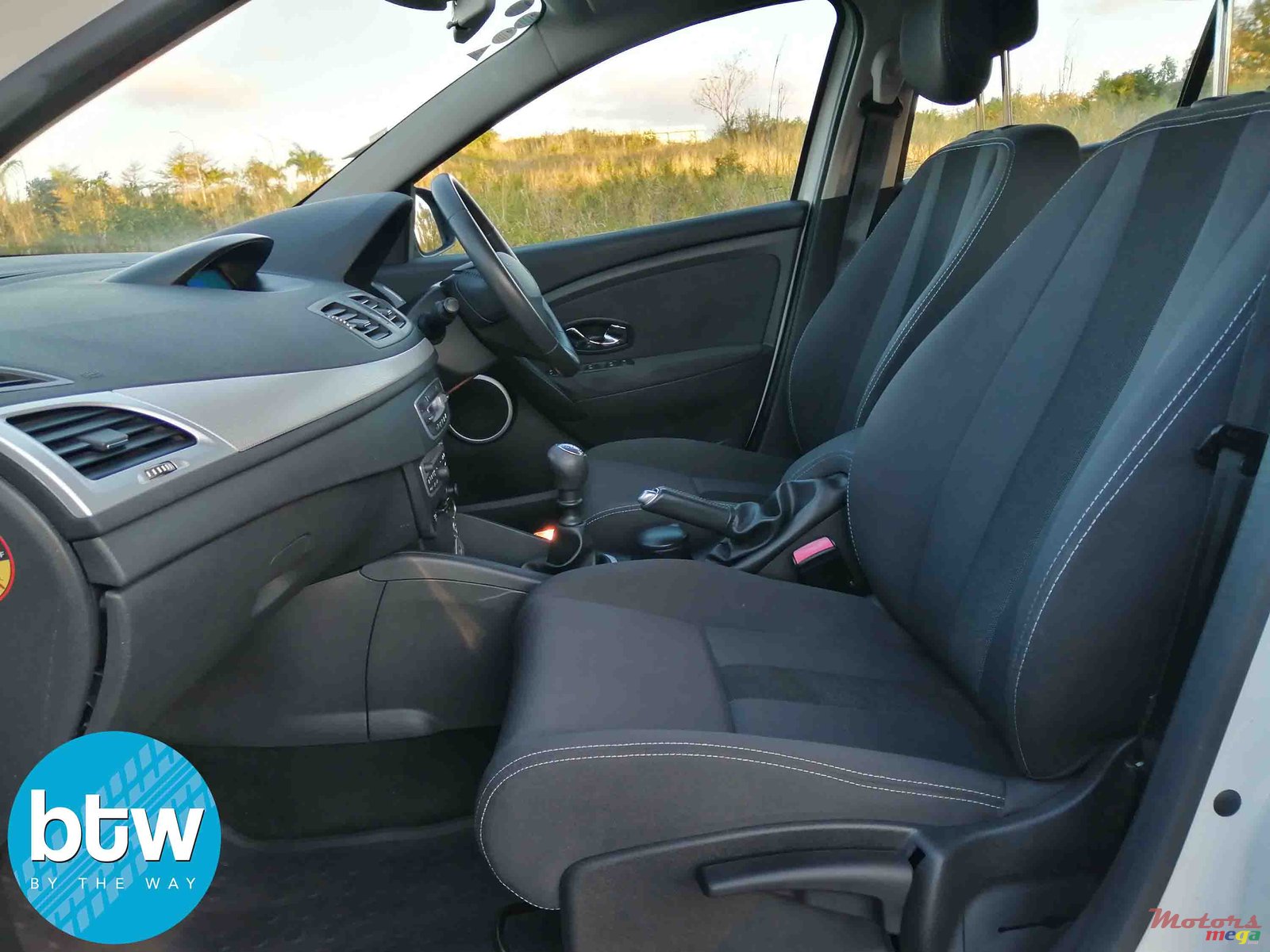 2012' Renault Megane photo #5