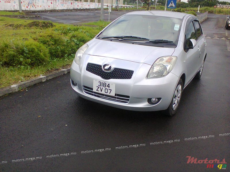 2007' Toyota Vitz photo #1