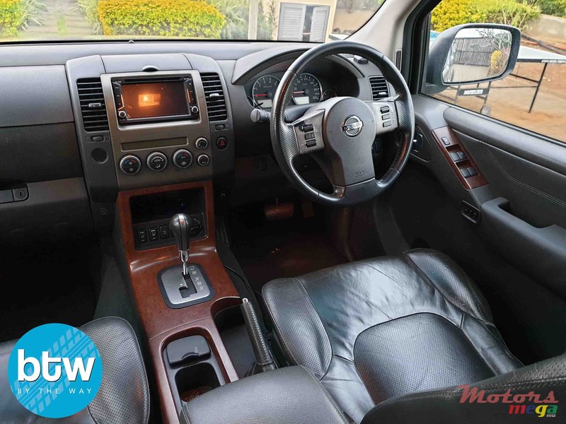 2009' Nissan Pathfinder LE 4WD V6 photo #4