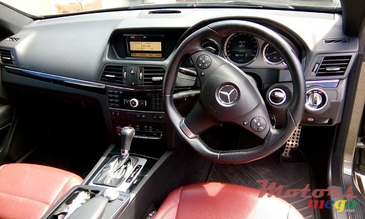 2011' Mercedes-Benz E-Class E250 CGi photo #6